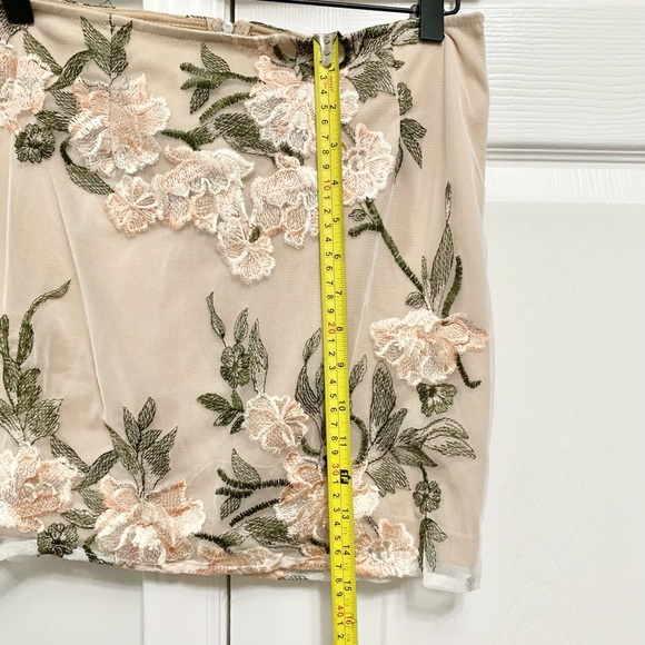 TOBI Floral Embroidered Mesh Mini Skirt S - fits like 6 - Picture 9 of 9